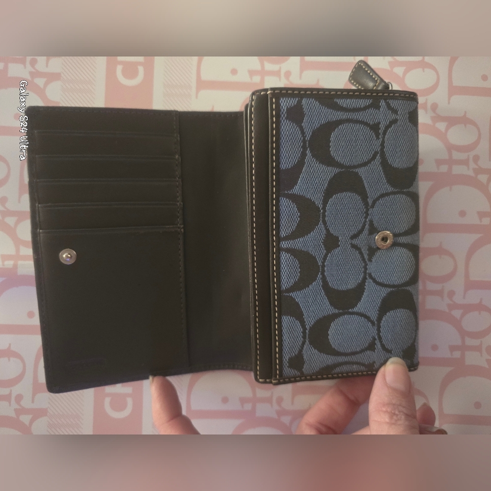 Coach Leatherware Signature fold Wallet NWOT Beautiful Wallet! - Picture 8 of 16